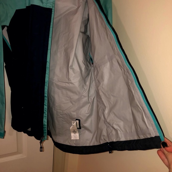 Patagonia Women's Torrentshell 3L Rain Jacket - Picture 3 of 5